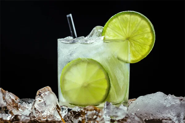 Caipirinha Cóctel Típico Brasileño Hecho Con Limón Cachaca Azúcar Bebida —  Fotos de Stock