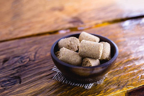 Paçoquinha, tipik Brezilya fıstık şekeri. Brezilya'dan gıda kuzeydoğu ve minas gerais eyaletinde yapılan. Juninas parti gıda.