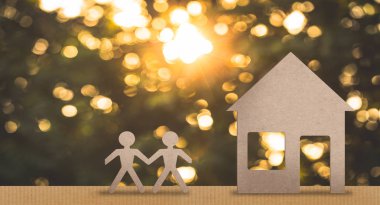 Birkaç adamı temsil eden kağıt bebekler. Eşcinsellik kavramı.