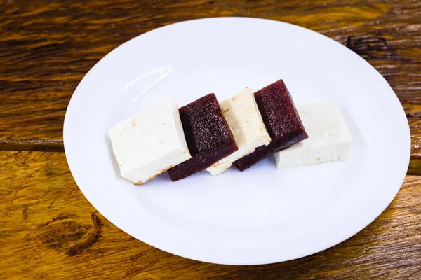 guava nane, juninas partilerde tatlılar kullanılan guava çağrı. Brezilya guava şeker.