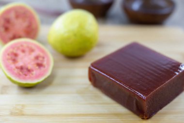 Goiabada, guava meyve, Minas Gerais devlet ortak Brezilya tatlı ile yapılan tipik bir tatlı. Tatlı ev yapımı konsept ve lezzet.