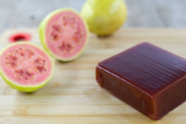 Goiabada, guava meyve, Minas Gerais devlet ortak Brezilya tatlı ile yapılan tipik bir tatlı. Tatlı ev yapımı konsept ve lezzet.