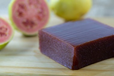 Goiabada, guava meyve, Minas Gerais devlet ortak Brezilya tatlı ile yapılan tipik bir tatlı. Tatlı ev yapımı konsept ve lezzet.