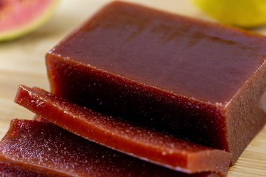 Goiabada, guava meyve, Minas Gerais devlet ortak Brezilya tatlı ile yapılan tipik bir tatlı. Tatlı ev yapımı konsept ve lezzet.