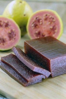 Goiabada, guava meyve, Minas Gerais devlet ortak Brezilya tatlı ile yapılan tipik bir tatlı. Tatlı ev yapımı konsept ve lezzet.