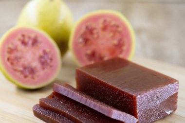 Goiabada, guava meyve, Minas Gerais devlet ortak Brezilya tatlı ile yapılan tipik bir tatlı. Tatlı ev yapımı konsept ve lezzet.