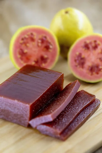 Goiabada, a typical sweet made with guava fruit, common Brazilian sweet in the state of Minas Gerais. Sweet homemade concept and flavor. — Stock Photo, Image