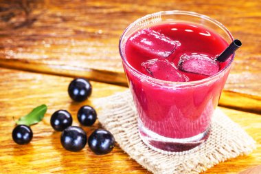 Jabuticaba suyu, Brezilya 'nın Minas Gerais eyaletinin ortak meyvesi. Güney Amerika 'da nadir meyveler.