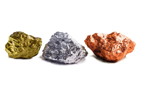 Grupo de piedras preciosas oro plata bronce sobre fondo blanco —  Fotos de Stock