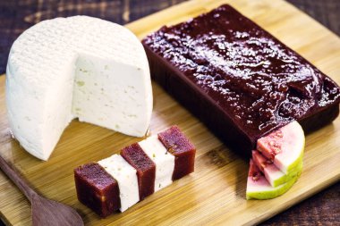 Peynirli guava reçeli, guava peynirli tipik Brezilya peynirli tatlı, romeu ve juliet brezilli.
