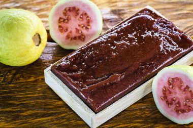 Guava, dünya çapında tüketilen Brezilya 'nın tipik tatlısıdır. Brezilya tatlısı, organik meyvelerle ihraç edilir. Mutfak tursimosu.