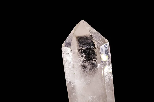Pure quartz, mineral extraction. Quartz piece for meditation. Zen image for meditation on black background. — Stock Photo, Image