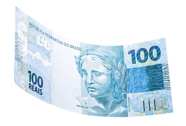 Brezilya 'dan gelen 100 reais banknot izole edilmiş beyaz arka plana düşüyor