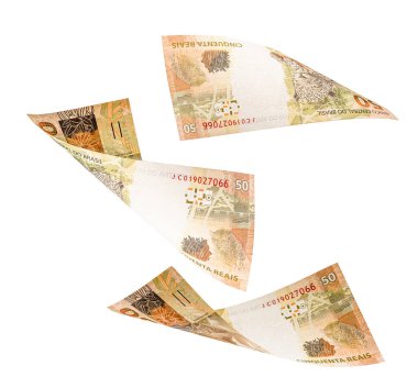 Brezilya 'dan gelen 50 reais banknot izole edilmiş beyaz arka plana düşüyor. Düşen para kavramı, gerçek ya da finansal krizin devalüasyonu.