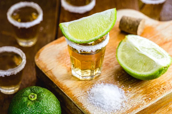 Bicchiere Tequila Una Bevanda Cultura Messicana Fatta Alcol Distillato Limone — Foto Stock