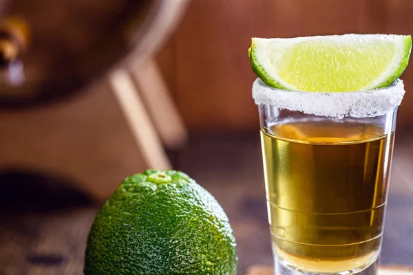 Glas Tequila Ein Getränk Der Mexikanischen Kultur Hergestellt Aus Destilliertem — Stockfoto