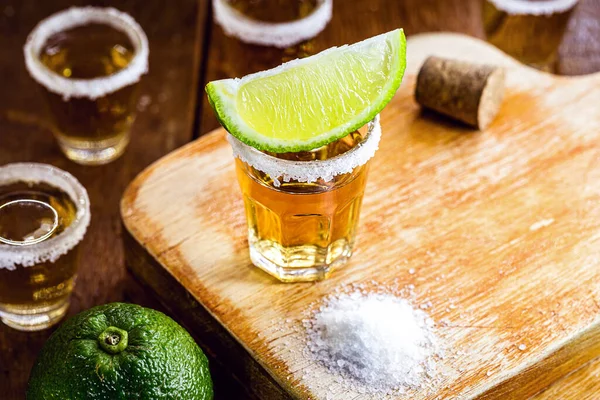 Подробиці Вживання Текіли Особливим Акцентом Лимон Типовий Напій Мексики — стокове фото
