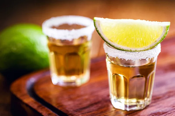 Kleines Glas Tequila Feuriges Getränk Aus Mexiko Zitrone Grobes Salz — Stockfoto