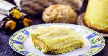 Pamonha, tatlı mısır, manyok keki ve ekmek. Festa Junina yemeği, minas gerais tatlıları.