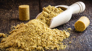 Brezilya Pacoca adındaki bir kırsal masada yer fıstığı tozu.