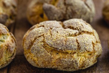 Manyok unundan yapılmış mısır ekmeği. Portekiz ve Brezilya 'dan tipik ekmek.