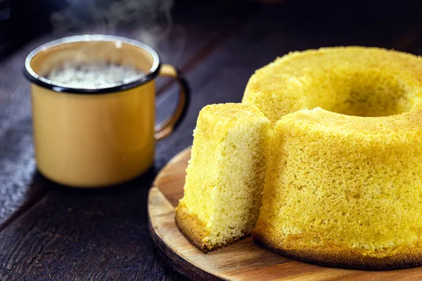 Gesneden Braziliaanse Maïs Cake Gemaakt Met Een Soort Maïsmeel Fuba — Stockfoto