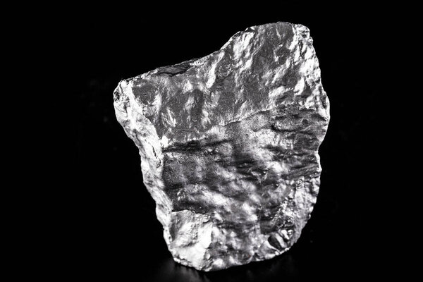 Кремний - химический элемент, используемый в чипах, строительных материалах и промышленности. Платиновый грубый камень, промышленное использование
.