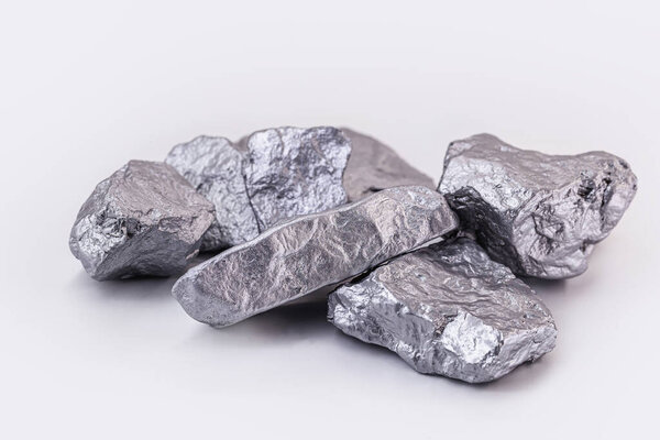 Хром образца элементарных образцов изолированы на белом фоне, горной промышленности и драгоценных камней концепции
.