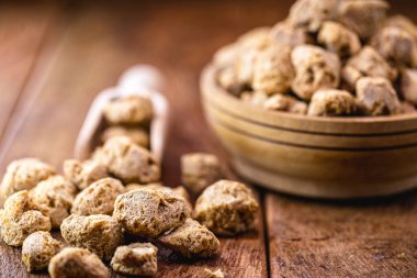 Granulated Pembe Soya Proteini. Vejetaryen yemeklerde et yerine kullanılır. Gıda takviyesi.