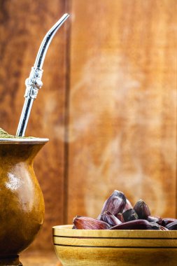 Şempanzeli Pinho, içecek ve tipik Brezilya yemekleri, güney bölgesi..