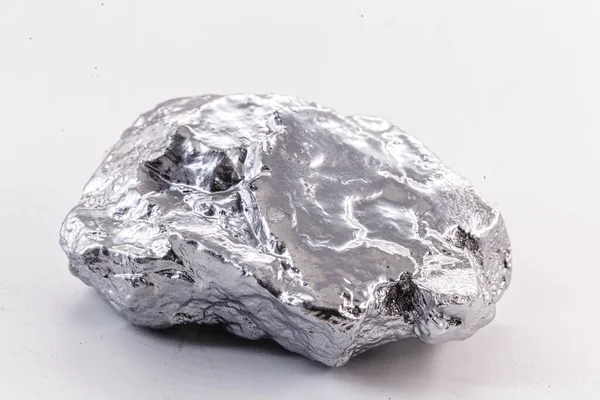 Tantalum veya tantalum. Metal alaşımlarda kullanılan kimyasal elementler.