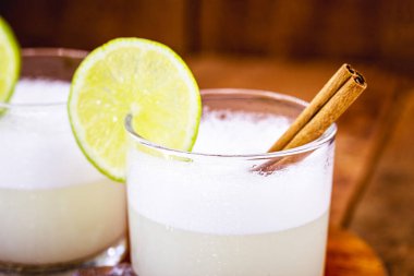Pisco ekşi, pisko ve limonla hazırlanmış, tatlandırılmış, brendi, yumurta ve soğuk servis edilen bir kokteyl. Orijinal içki Güney Amerika, Türkiye 'den..