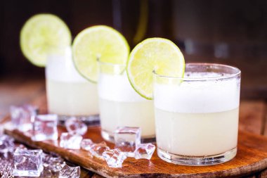 Pisco ekşi, pisko ve limonla hazırlanmış, tatlandırılmış, brendi, yumurta ve soğuk servis edilen bir kokteyl. Orijinal içki Güney Amerika, Türkiye 'den..