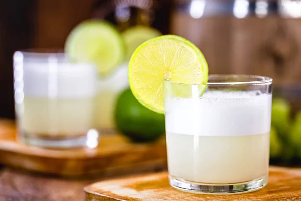 Pisco Sour Cocktail Prepared Pisco Lemon Sweetened Brandy Eggs Served — Stock Photo, Image