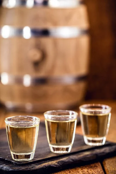 Små Dosglas Destillerad Alkohol Hög Kvalitet Brasiliansk Cachaca Kallas Pinga — Stockfoto