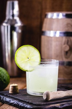Brezilya Caipirinha 'sı, limon, cachaca ve şekerden yapılmış tipik Brezilya kokteyli. 13 Eylül 'de uluslararası caipirnha günü, Brezilya' nın en sevdiği içecek.