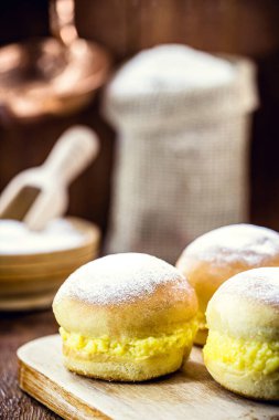 Kremalı ve şekerli ekmek, Brezilya çöreği adı 