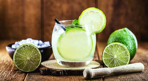 Caipirinha Коктейль Стекле Деревянном Фоне Стола Копировальное Пространство Изображение Меню — стоковое фото