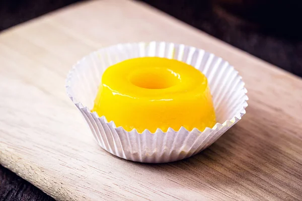 Cukierki Żółtka Cukrem Typowe Dla Brazylii Portugalii Zwane Quindim Lub — Zdjęcie stockowe