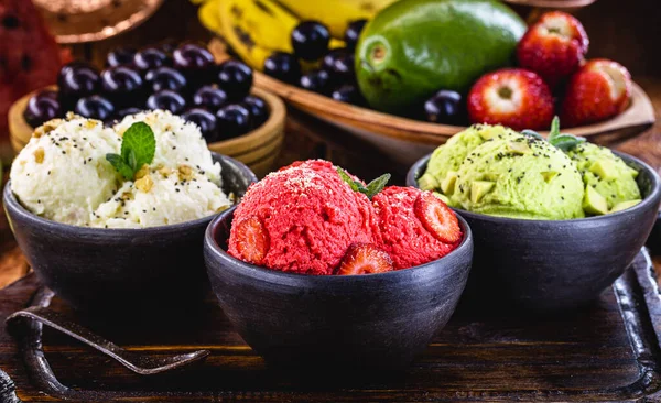 Helado Vegano Hecho Con Frutas Orgánicas Con Frutas Tropicales Fondo — Foto de Stock