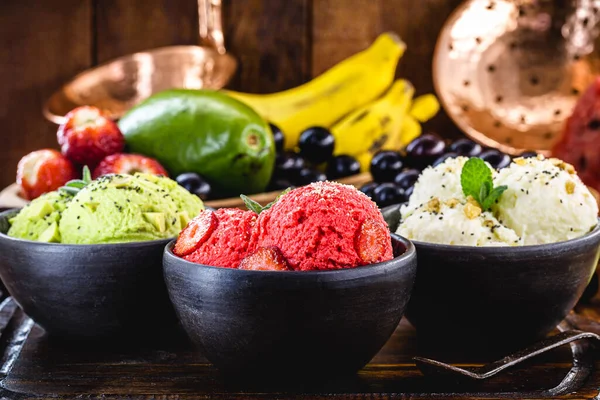 Sorvete Vegan Feito Com Frutas Orgânicas Com Frutas Tropicais Segundo — Fotografia de Stock