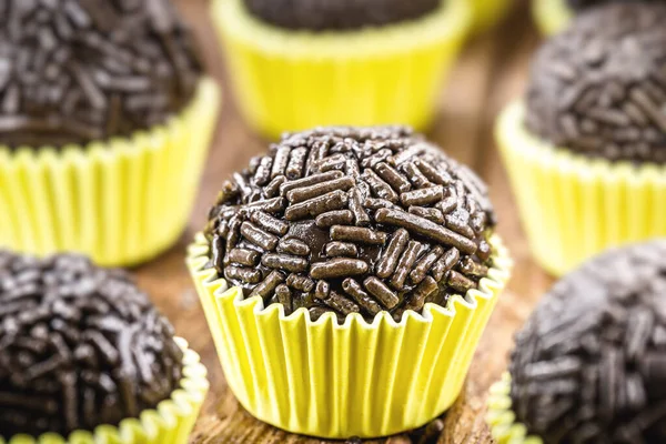 Brigadeiro Tradycyjny Brazylijski Przysmak Mleka Skondensowanego Kakao Proszku Masła Granulatu — Zdjęcie stockowe