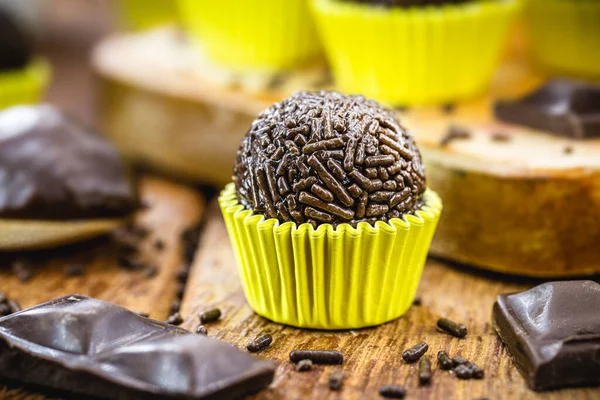 Brigadeiro Tradycyjny Brazylijski Przysmak Mleka Skondensowanego Kakao Proszku Masła Granulatu — Zdjęcie stockowe