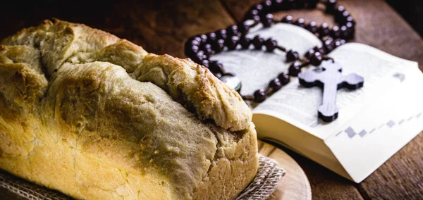 Chleb Domowej Roboty Okresu Wielkanocy Eucharystii Zwany Chlebem Chrystusa Symbolem — Zdjęcie stockowe