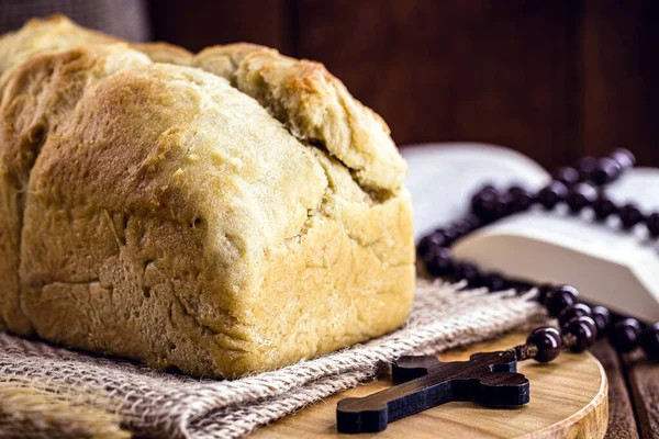 Chleb Domowej Roboty Okresu Wielkanocy Eucharystii Zwany Chlebem Chrystusa Symbolem — Zdjęcie stockowe