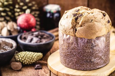 Noel ekmeği, çikolata panettone, tipik Brezilya ve İtalya.