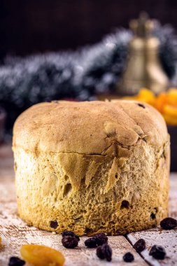 Kuru üzüm ve fındıklı geleneksel Noel panettonu, Brezilya ve İtalyan Noel geleneği