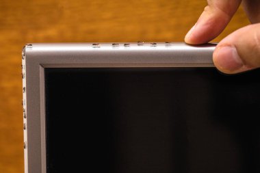 karıncalar arka arkaya monitör, elektronik cihaz ya da televizyon, kapalı alanda böcek istilası