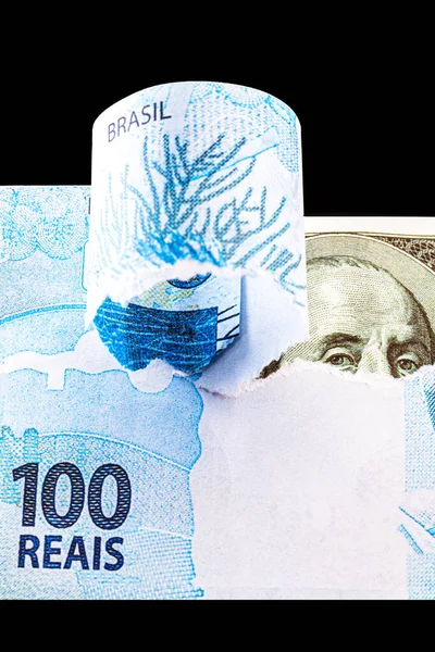 Деталь Банкноти 100 Реалів Бразилії Поруч Стодоларовою Купюрою Американських Доларів — стокове фото
