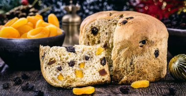Glütensiz vegan panettone, kuru maya, kurutulmuş şeker ve sebze sütüyle yapılır. Vejetaryen Noel 'i, vejetaryen tatlı